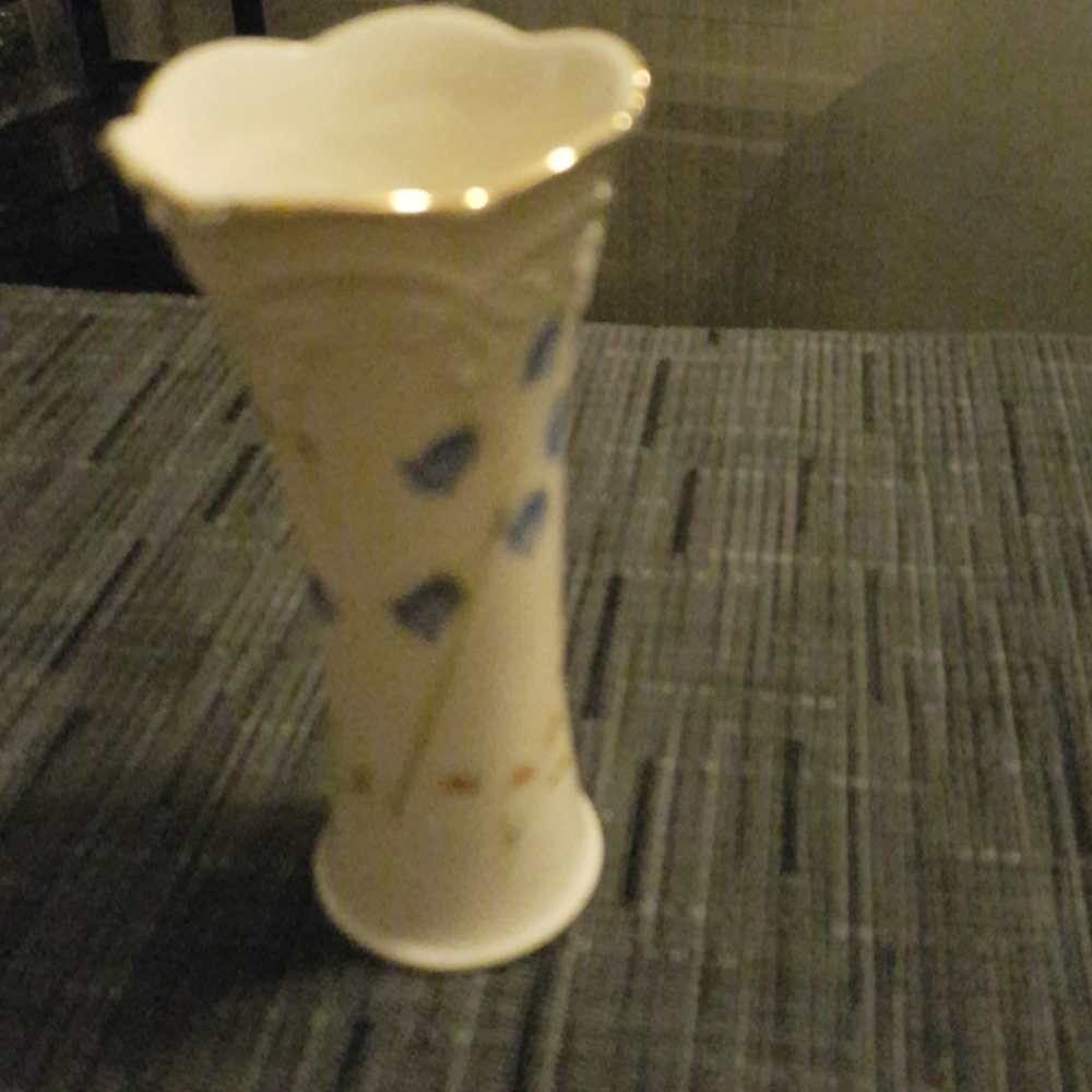 2 Lenox 5", blue flowers, on ivory, vases - Picture 8 of 8